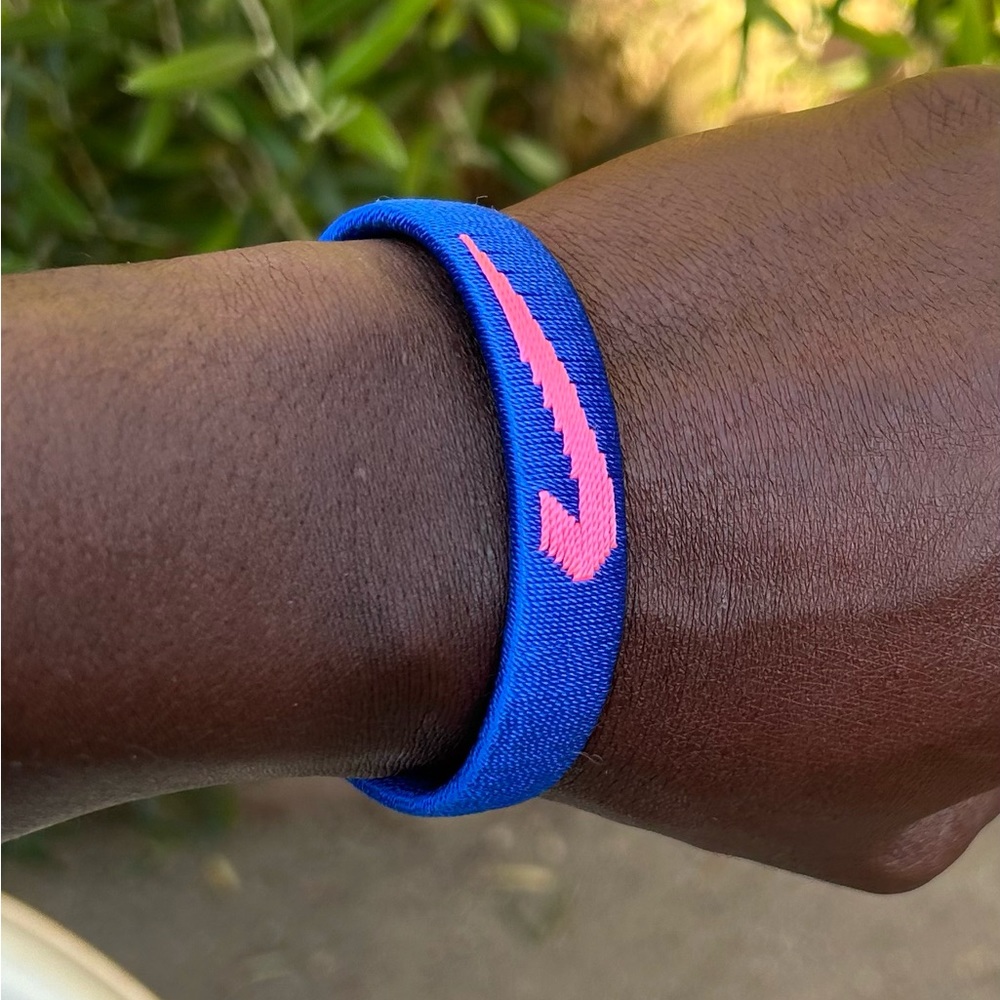 NW 💯 hand knitted adjustable Bracelet made in Benin 🇧🇯